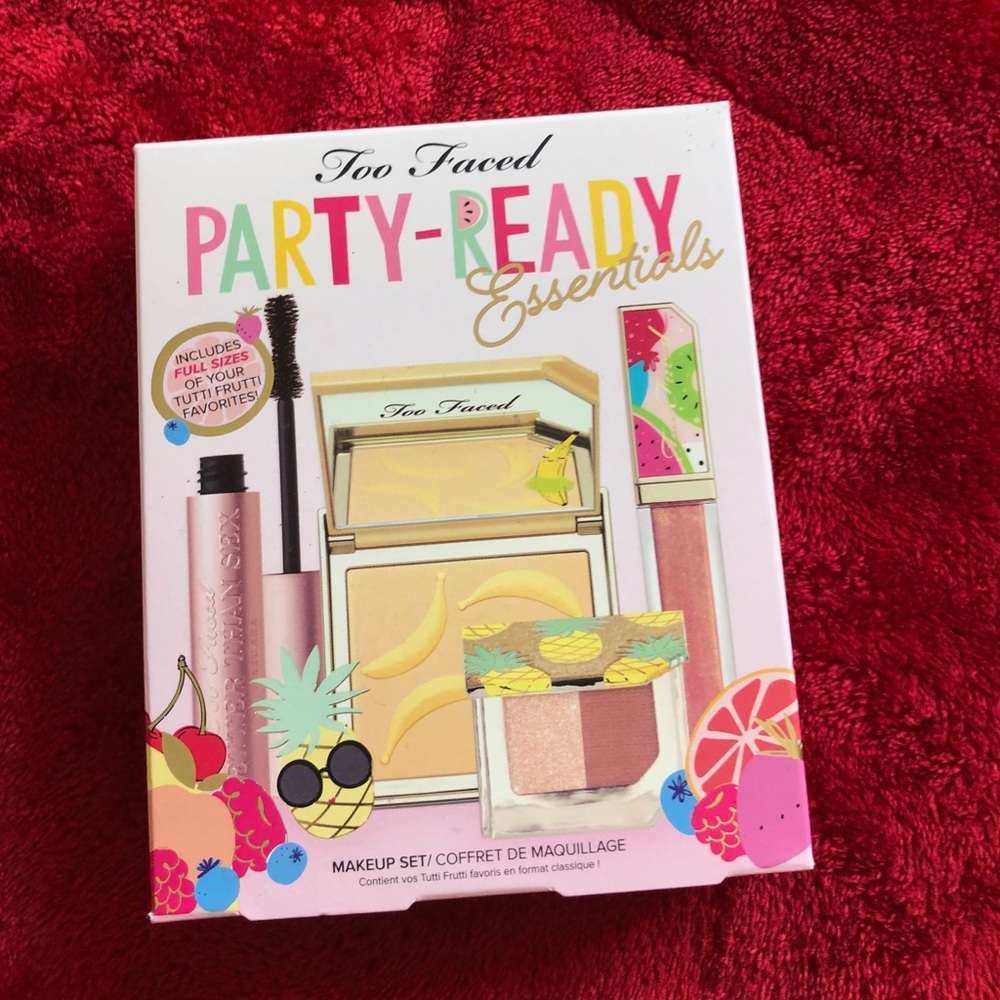 Too faced party essentials kit